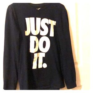 Medium Men’s NIKE long sleeve tee